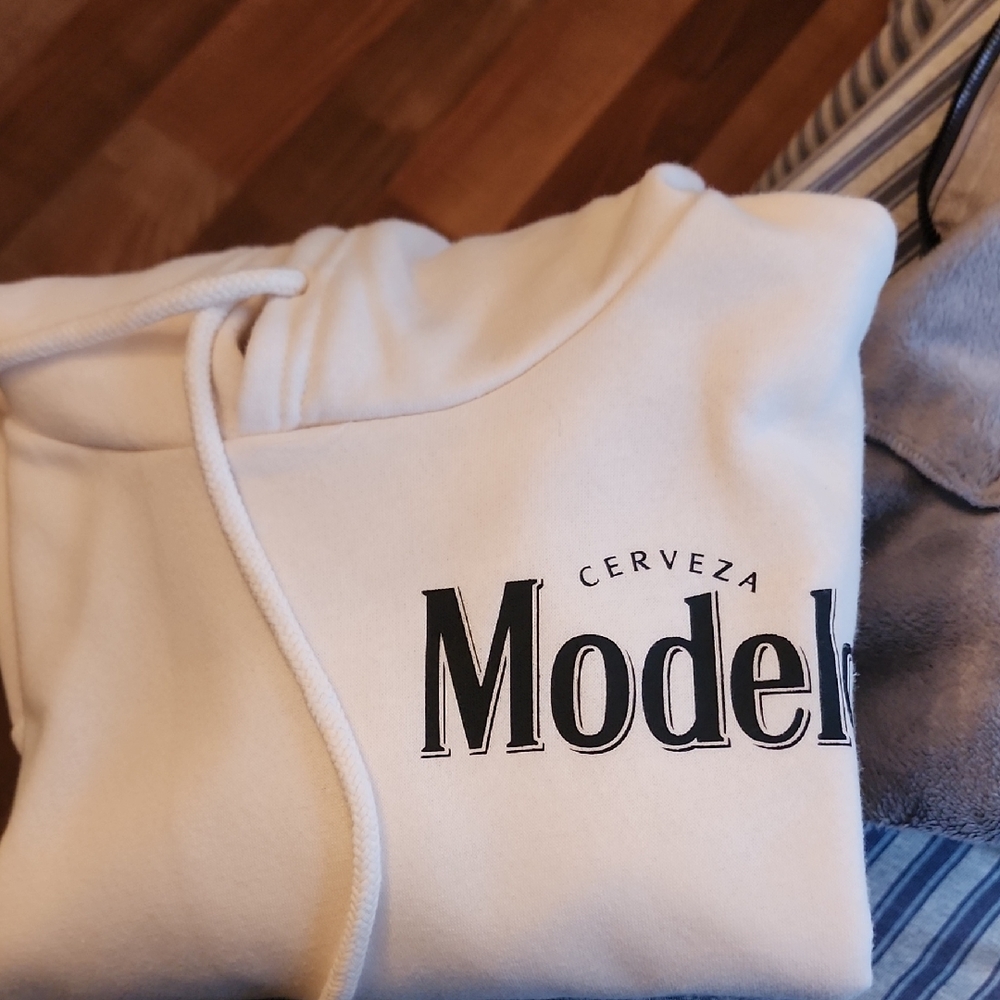 Cerveza Modelo White Hoodie